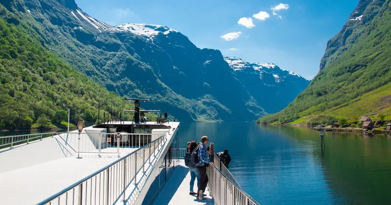 Bergen: Vikinglandsby, Nærøyfjordcruise og Flåmsbana